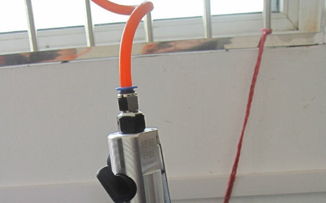 pneumatic connection of pneumatic hanheld screw capping mach
