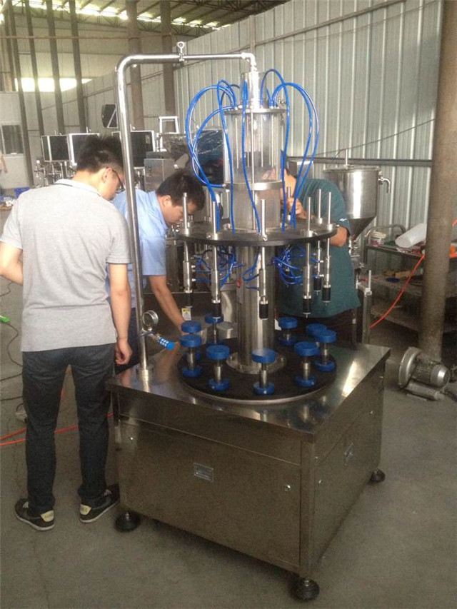 full view of YX-PF negative pressure rotary filling machine 
