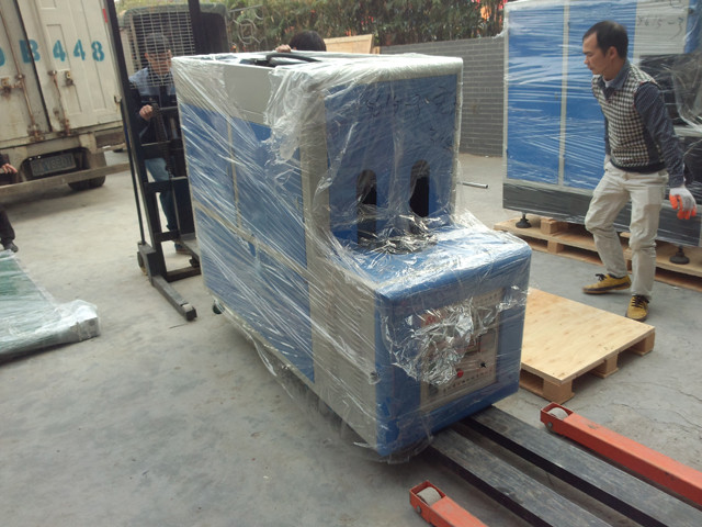 packing of the host machine YX-BL02 semi automatic PET bottl