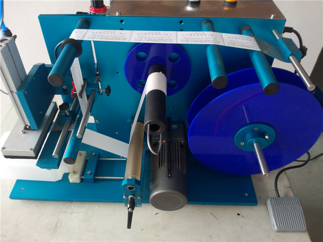 full view of flat-surface labeller machine.jpg