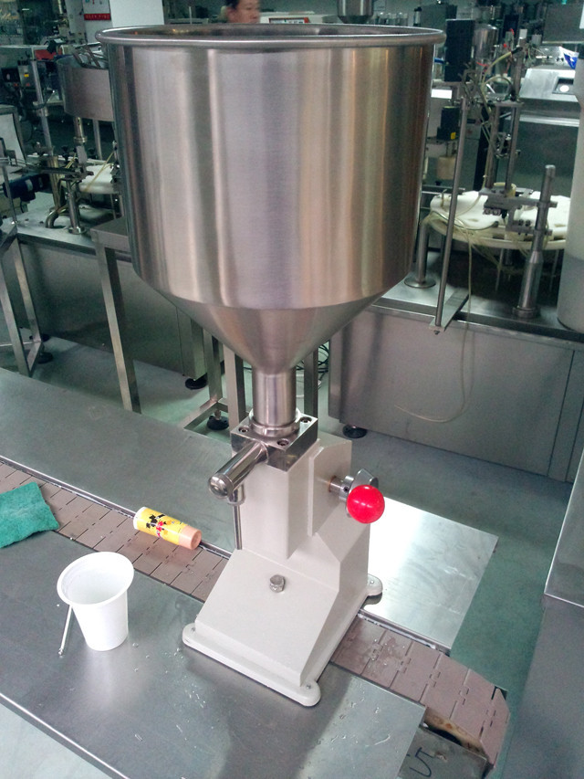 front view of the manual liquid filling machine hand operate