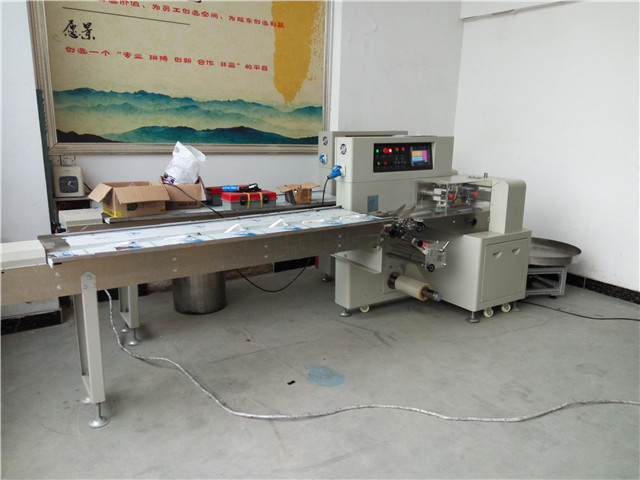 Serbian Customer Ordered automatic horizontal bottom feed flow wrapping machine for window handle packaging