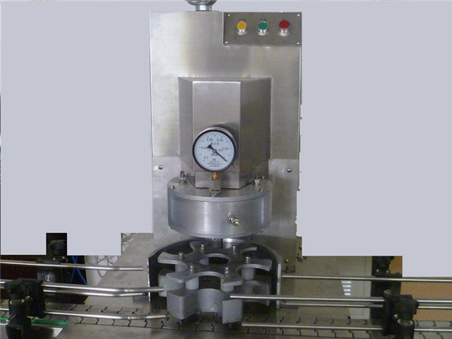 details of vacuum capping machine for glass jars.jpg
