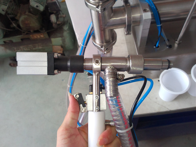 operation of YX-LC03 handheld pneumatic filling machine semi
