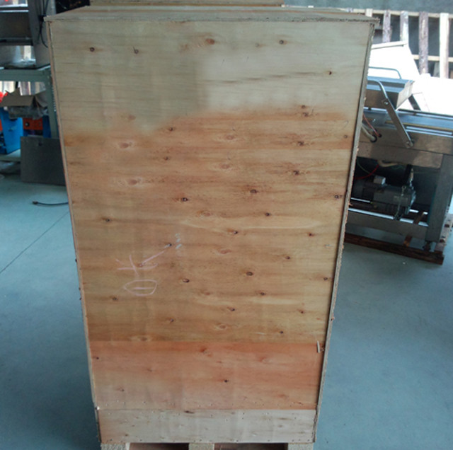 wooden case packing of semi-automatic hot melt glue box seal