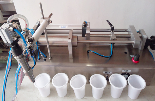 wine diffuser liquid filling machines handheld portable filling nozzles pneumatic filler equipment semi automatic solution filling machinery low viscosity liquid with Moveable filling head 