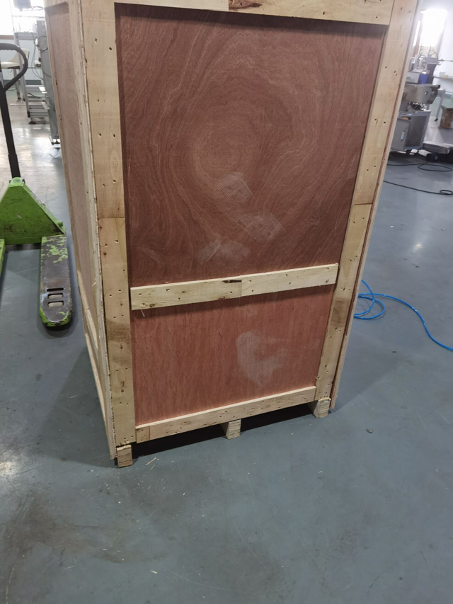 wooden case packing for rolling labeler (1).jpg