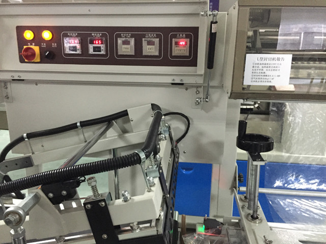 front panel view of YX-4025 L type sealer shrink packing mac