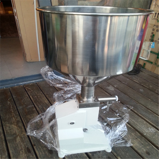 US customer ordered YX-A manually hand operated liquid filling machine