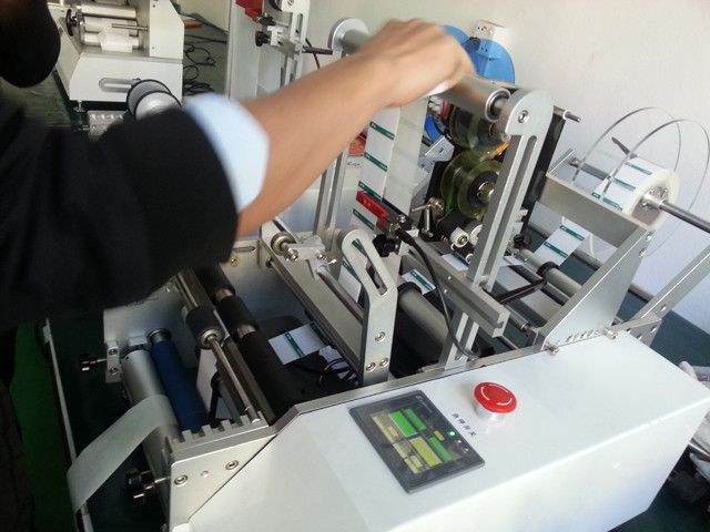 operating of the Syringe labeling machine semi automatic rou