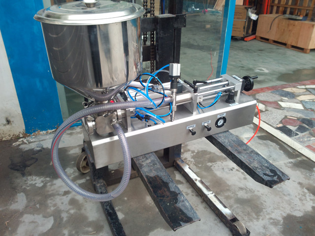 full view of YX-LC03 portable liquid sauce filler with movea