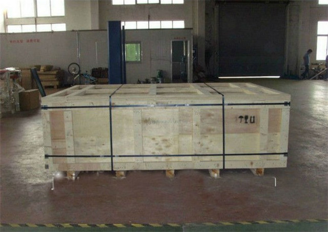 woden case packing of pallet stretch wrapping machine.jpg