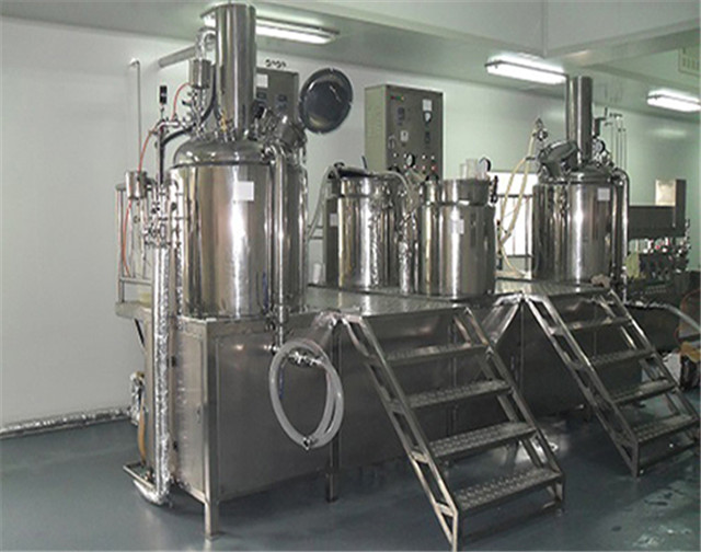 overall view of vacuum homogenizer emulsifier mixing equipme