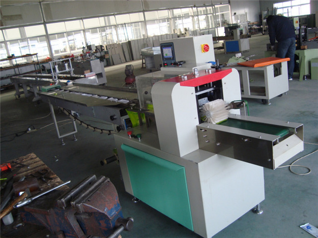 workshop view of Computer control fast pillow packing machin